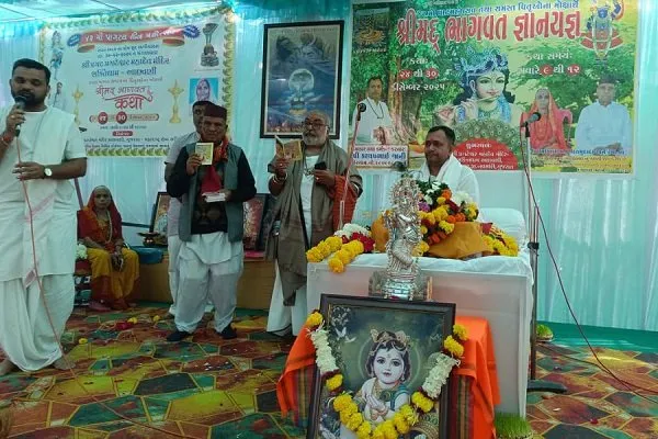 ખેરગામના યુવા કથાકાર કશ્યપભાઈ જાનીની જાહેર કથાયાત્રાનો શુભારંભ 2 kataha.jpg