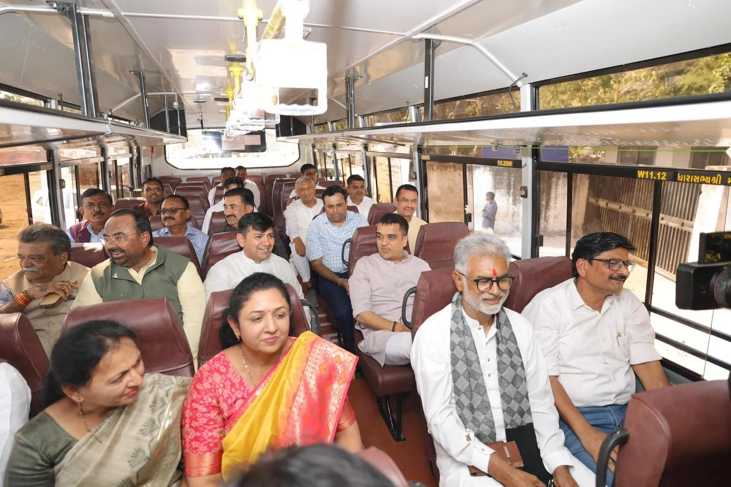 ડીસામાં 51 નવી એસ.ટી. બસોનું લોકાર્પણ, નાયબ મુખ્યમંત્રીનો મોટો સંદેશ 4 Gujarat ST Bus Launch 1.png