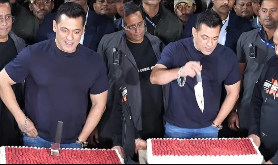 60 વર્ષના થયા સલમાન ખાન: પનવેલ ફાર્મહાઉસ પર ગ્રાન્ડ સેલિબ્રેશન,જુઓ ભાઈજાનની શાનદાર બર્થડે પાર્ટી 2 slaman khan2.jpg