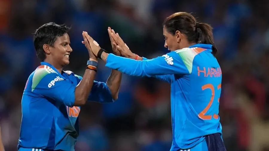 IND W vs SL W: રેણુકાની 4 વિકેટ અને શેફાલીનું વિસ્ફોટક 79, ભારત 3-0થી શ્રેણી જીતે 2 sefali11.jpg