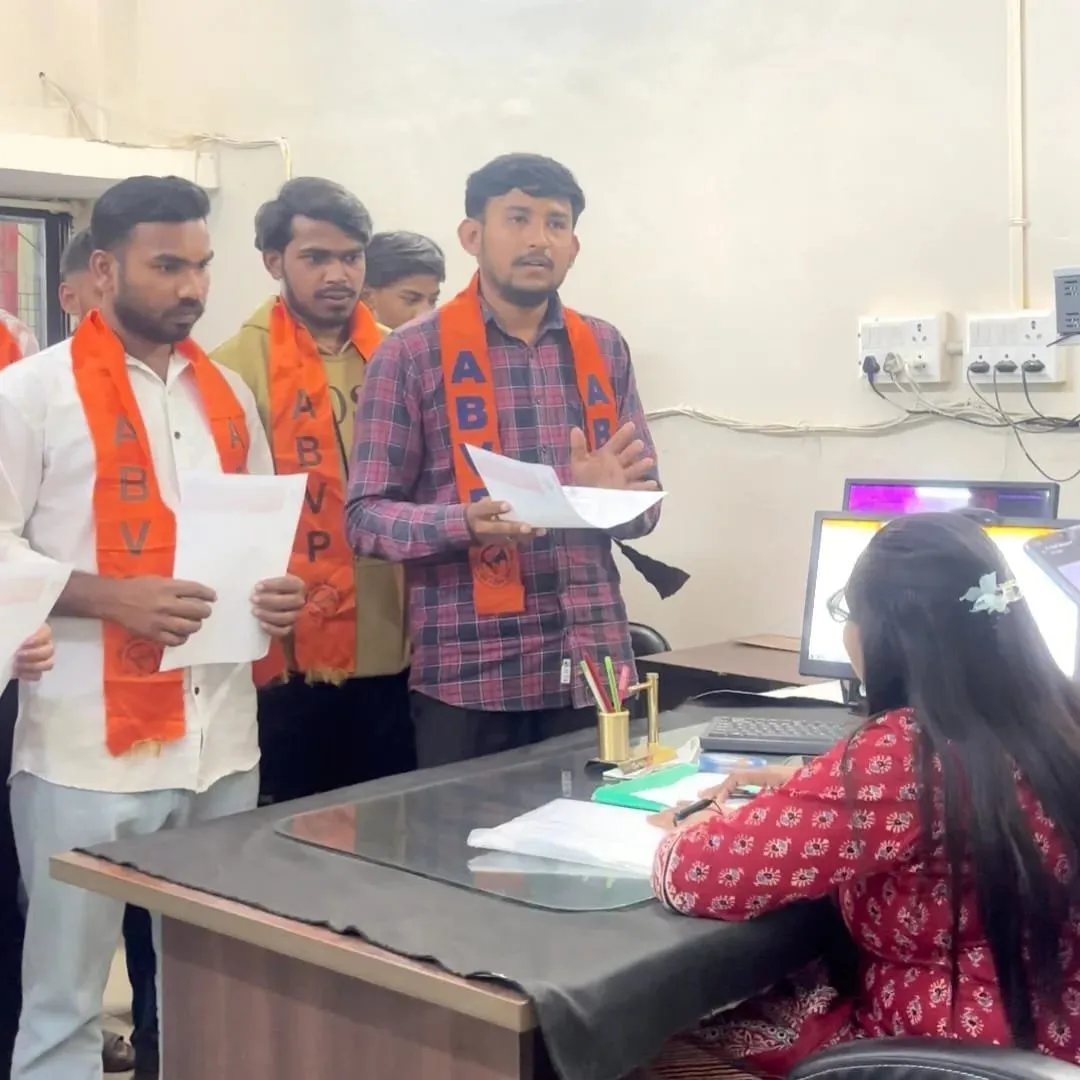 ધરમપુર: બસ સુવિધાના અભાવે વિદ્યાર્થીઓમાં રોષ, ABVP નું આવેદન 3 IMG 20251227 WA0002.jpg