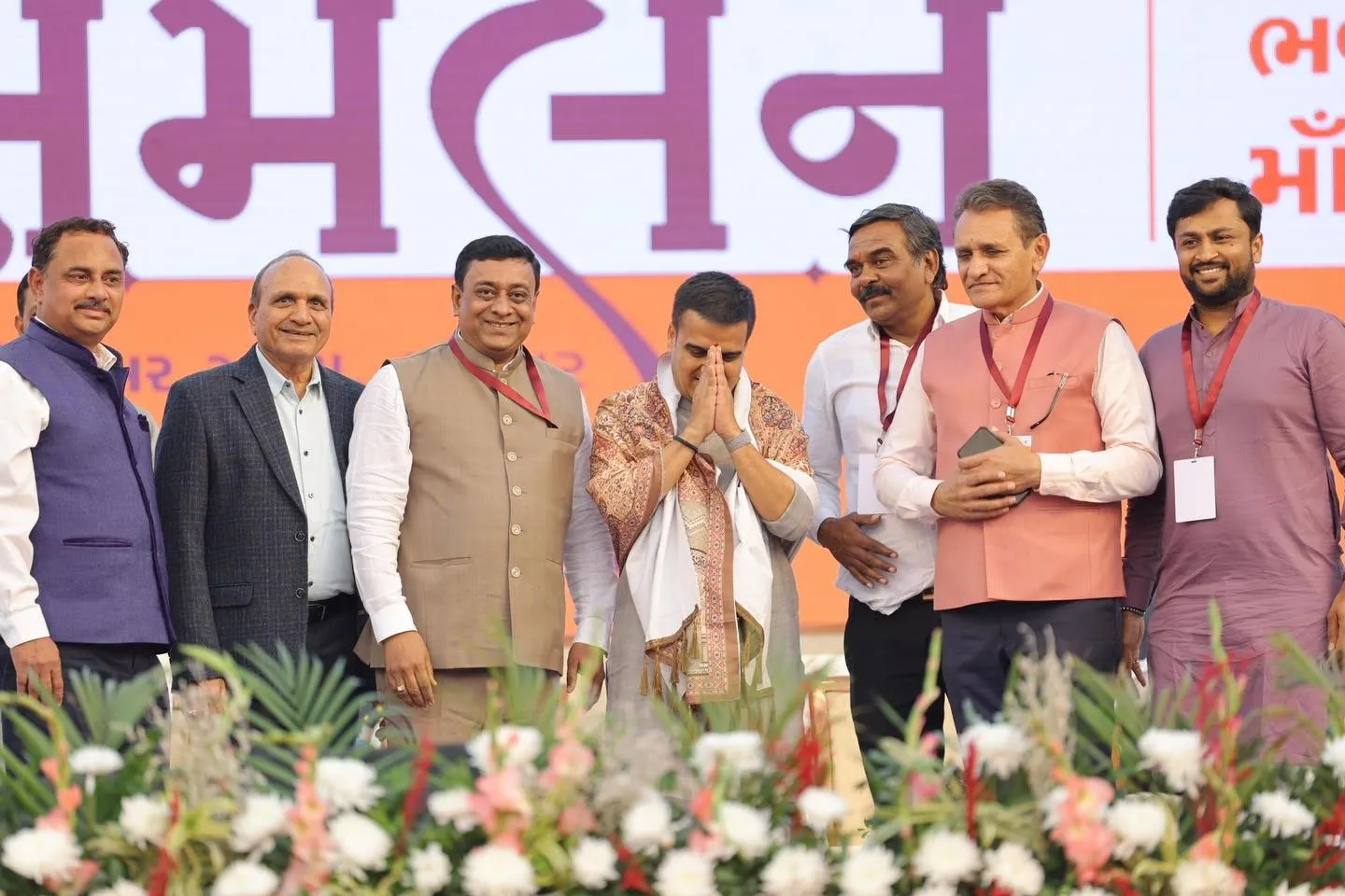 સંતાનોની સફળતા અને માતા-પિતાની અવગણના પર હર્ષ સંઘવીનો ભાવુક સંદેશ 2 Harsh Sanghavi Family Values 2.png