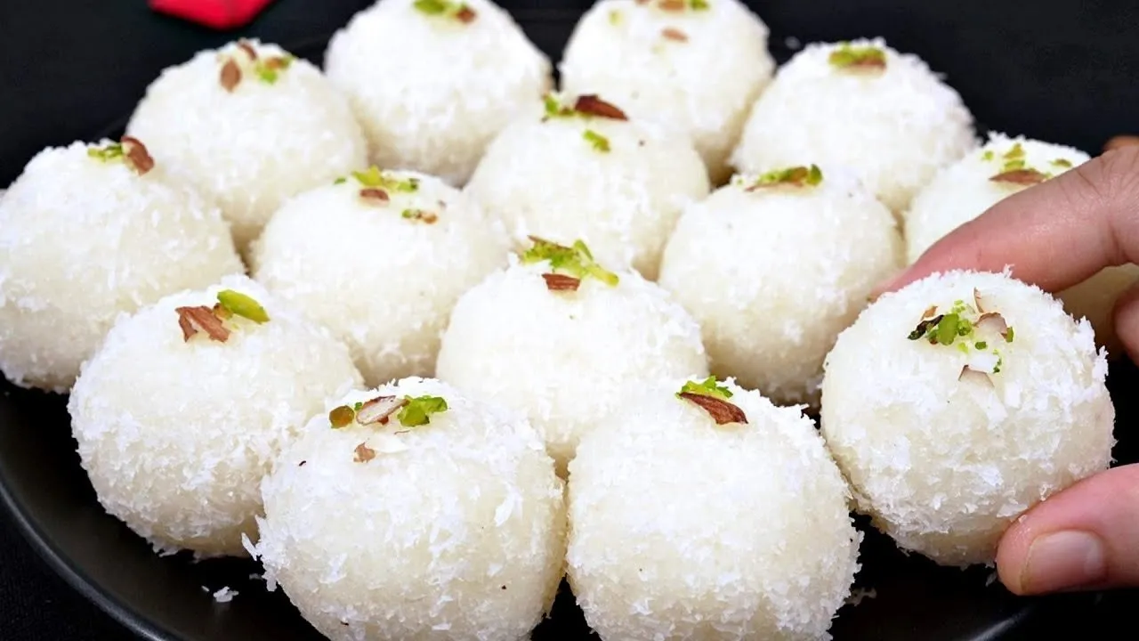 Rava-coconut laddus