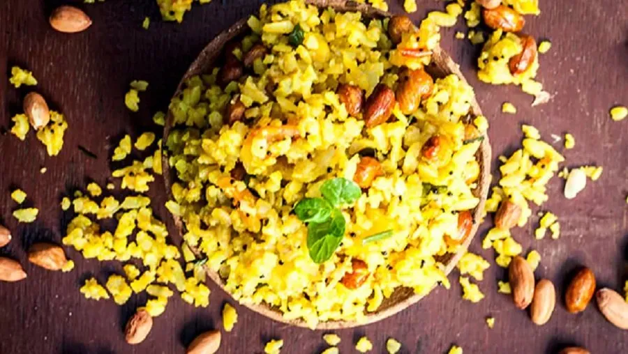 બ્રેકફાસ્ટમાં કંઈક નવું અને ચટપટું ખાવું છે? તો મિનિટોમાં તૈયાર કરો આ સ્પેશિયલ 'મમરાના પૌઆ' 2 Murmura Poha