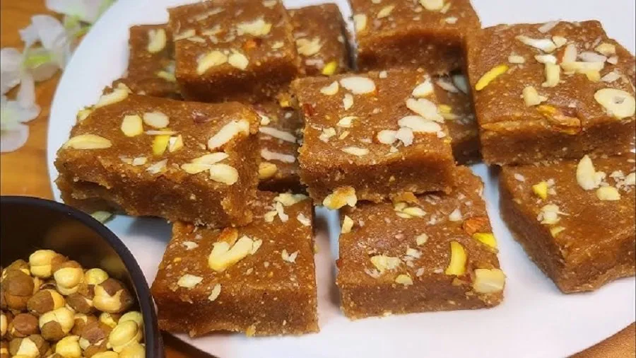 શિયાળામાં એનર્જી બૂસ્ટર: ઘરે બનાવો સુગર-ફ્રી ખજૂર બરફી, સ્વાદ અને સ્વાસ્થ્યનો અદભૂત સંગમ 2 barfi.jpg