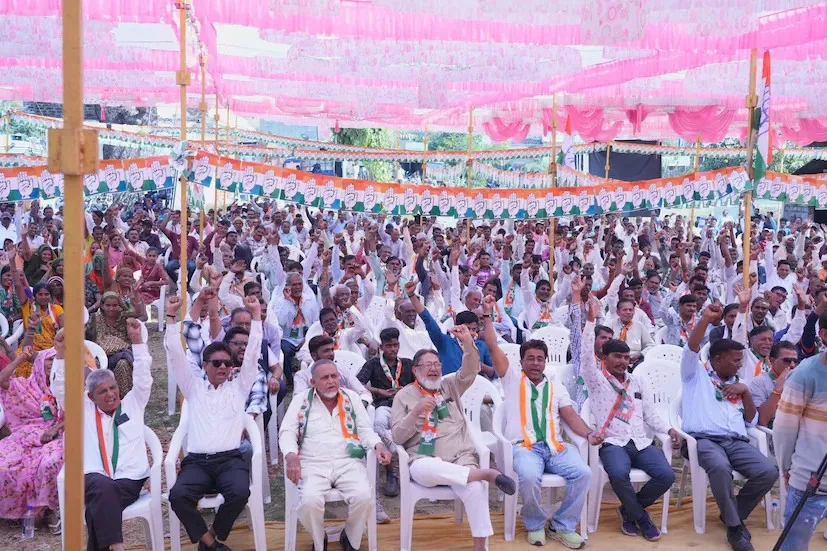 મનરેગા ખર્ચમાં ગેરરીતિના આક્ષેપો સાથે અમિત ચાવડાનો બોડેલીમાં સરકાર પર હુમલો 4 Gujarat Congress Jan Aakrosh Yatra 7.png