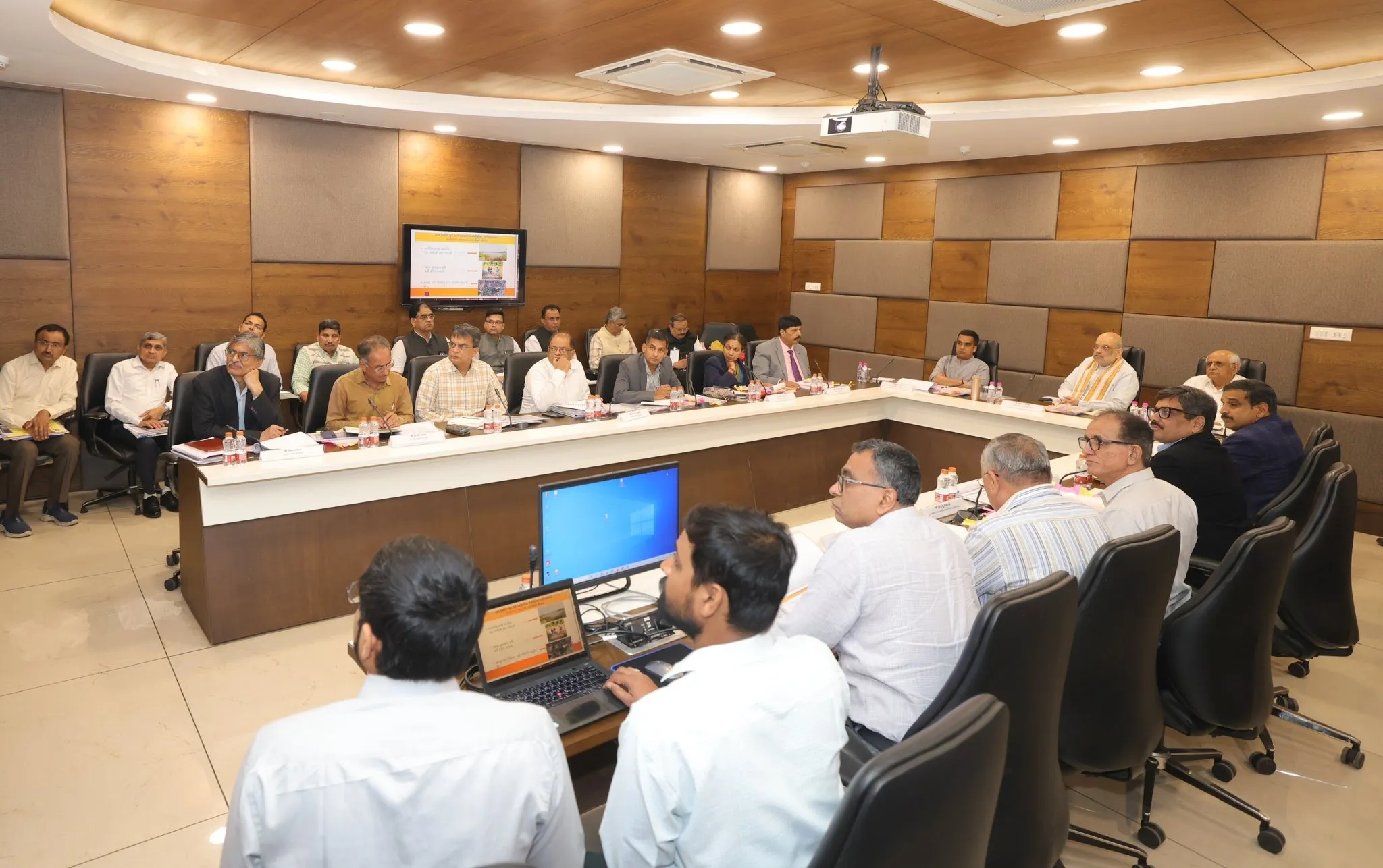 ગાંધીનગરમાં તળાવોના ઇન્ટરલિંકિંગ પ્રોજેક્ટ પર અમિતભાઈ શાહની અધ્યક્ષતામાં ઉચ્ચસ્તરીય બેઠક 2 amit shah lake interlinking project 2