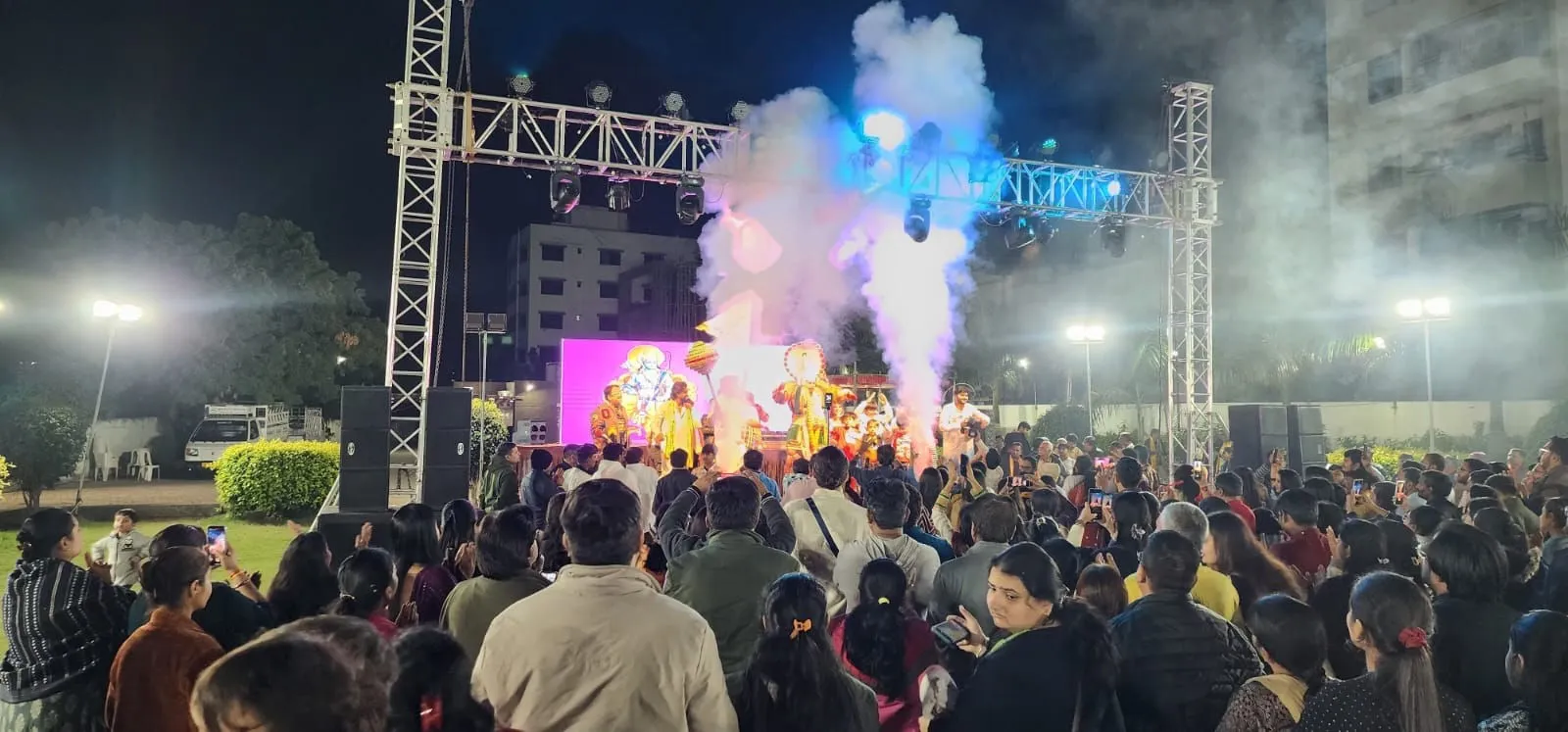 જામનગરમાં પશ્ચિમી ઉજવણીને બદલે ભક્તિભાવ સાથે 2026નું સ્વાગત 2 Jamnagar New Year Kirtan Night 1.png