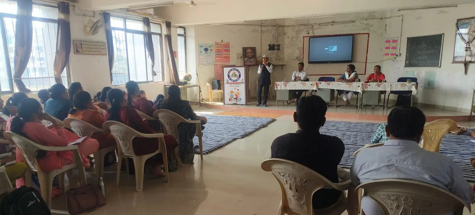 પ્રાકૃતિક ખેતી કરવા અંગે થતા વિવિધ ફાયદા અંગે શિક્ષકોને વિસ્તૃત માર્ગદર્શન આપવામાં આવ્યું 2 IMG 20260101 194436.jpg