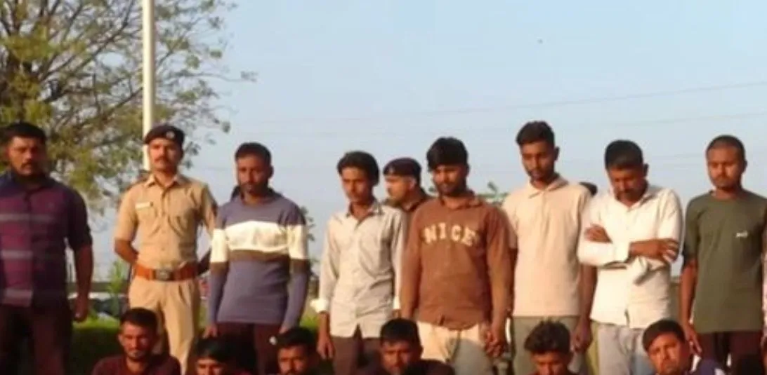 સાણંદના કલાણા ગામમાં નજીવી બાબતે ભડકેલી હિંસા, પોલીસની કડક કાર્યવાહીથી 25 આરોપી ઝડપાયા 3 kalana village violence sanand.jpeg