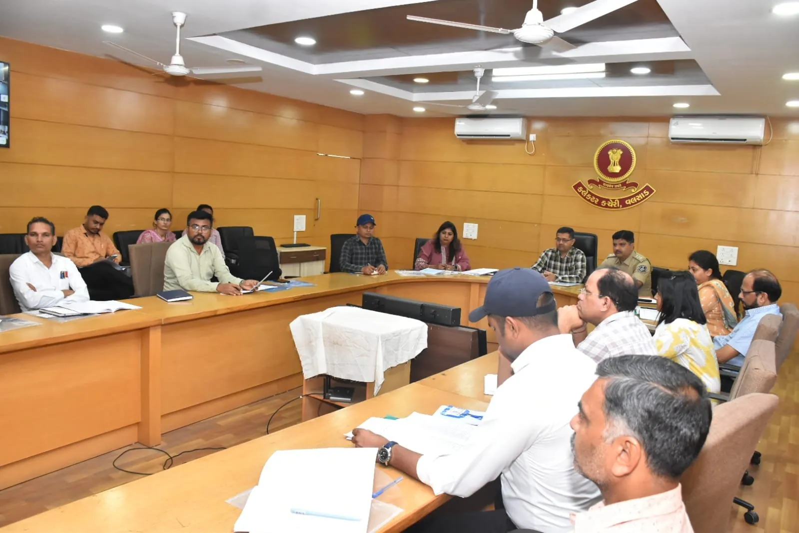 વલસાડમાં રવિવારે લેવાનાર રાજય વેરા નિરીક્ષક પરીક્ષા અંગે અધિક જિલ્લા કલેક્ટરશ્રીના અધ્યક્ષસ્થાને બેઠક યોજાઇ 2 IMG 20260102 WA0005.jpg