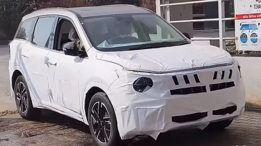 Mahindra XUV 7XO ની એન્ટ્રી: લોન્ચ પહેલા ડીલરશીપ પર જોવા મળી નવી SUV, જાણો શું હશે ખાસ 2 car48.jpg