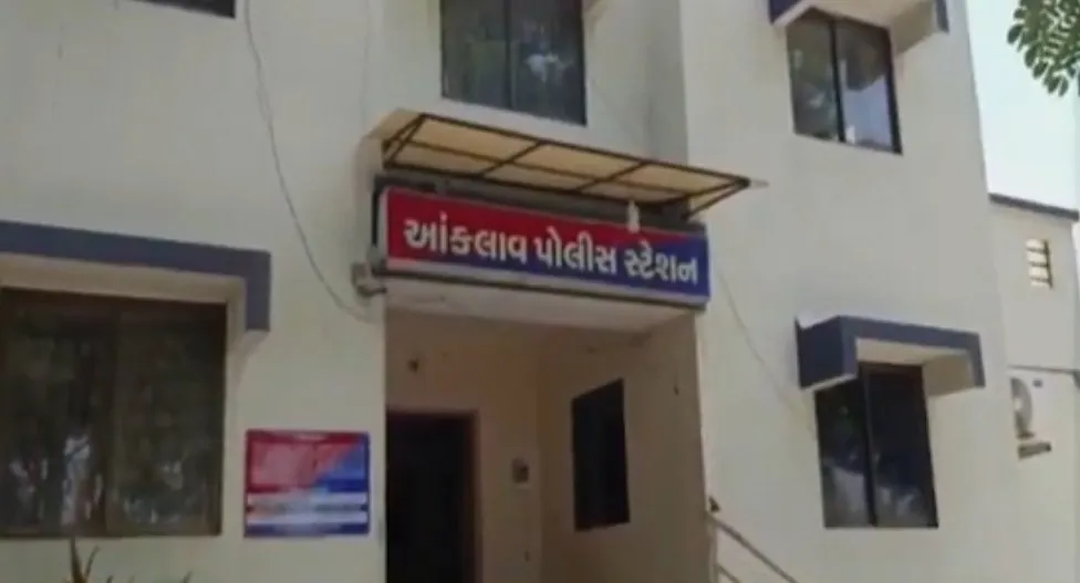 આણંદમાં ભ્રષ્ટાચાર સામે લડતા ખેડૂતને જીવતો સળગાવવાનો કિસ્સો 3 anand farmer attack 1.jpeg