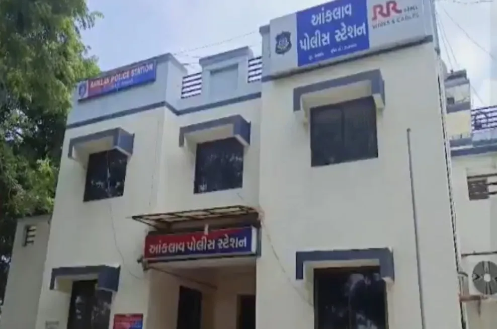 આણંદમાં ભ્રષ્ટાચાર સામે લડતા ખેડૂતને જીવતો સળગાવવાનો કિસ્સો 2 anand farmer attack 2.jpeg