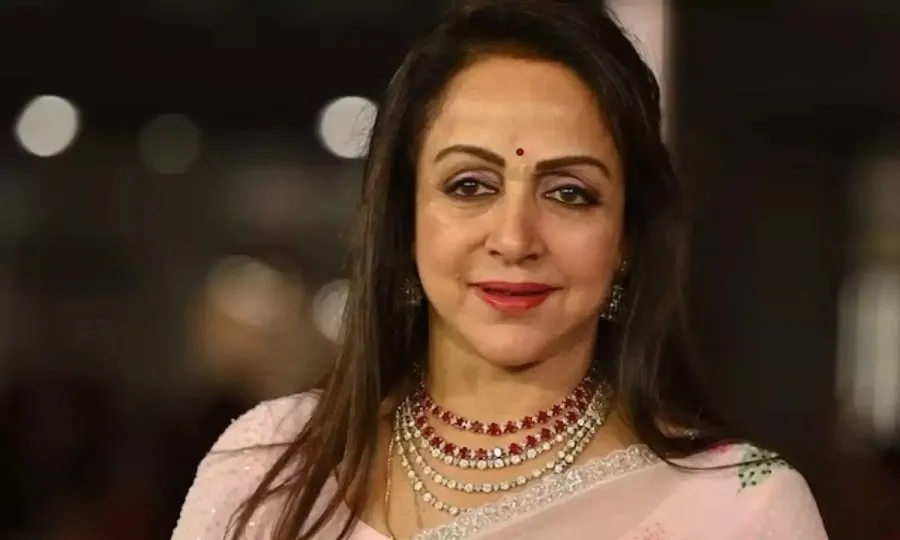 સની દેઓલ પાપારાઝી પર કેમ ભડક્યા? હેમા માલિનીએ મૌન તોડતા કહ્યું - "અમને ખૂબ હેરાન કર્યા..." 2 hema.jpg