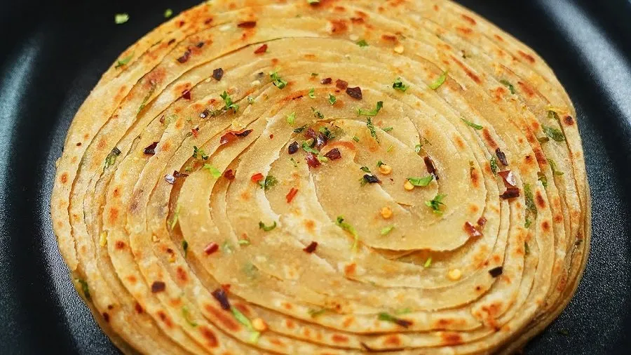 લસણ પરાઠા રેસીપી: બટેટા-ડુંગળી વગર બનાવો મસાલેદાર પરાઠા 2 paratha.jpg