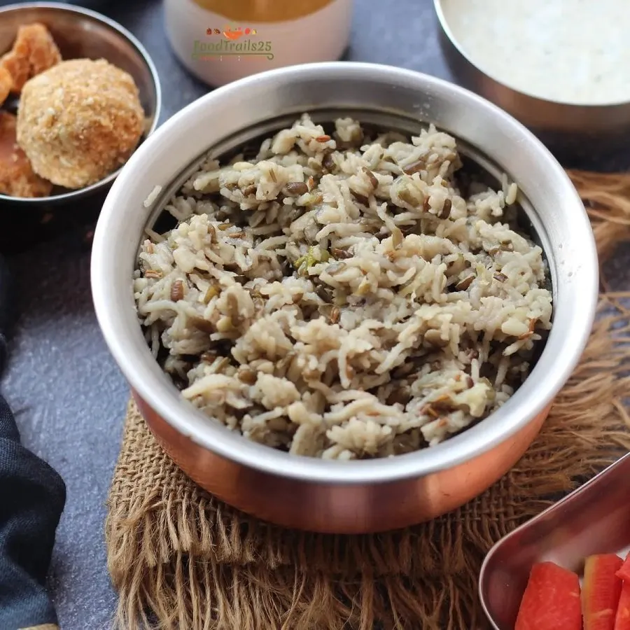 મકરસંક્રાંતિ સ્પેશિયલ: પવિત્ર પર્વ પર ઘરે બનાવો શુભ અને પૌષ્ટિક અડદ દાળ ખીચડી 2 recipe.jpg