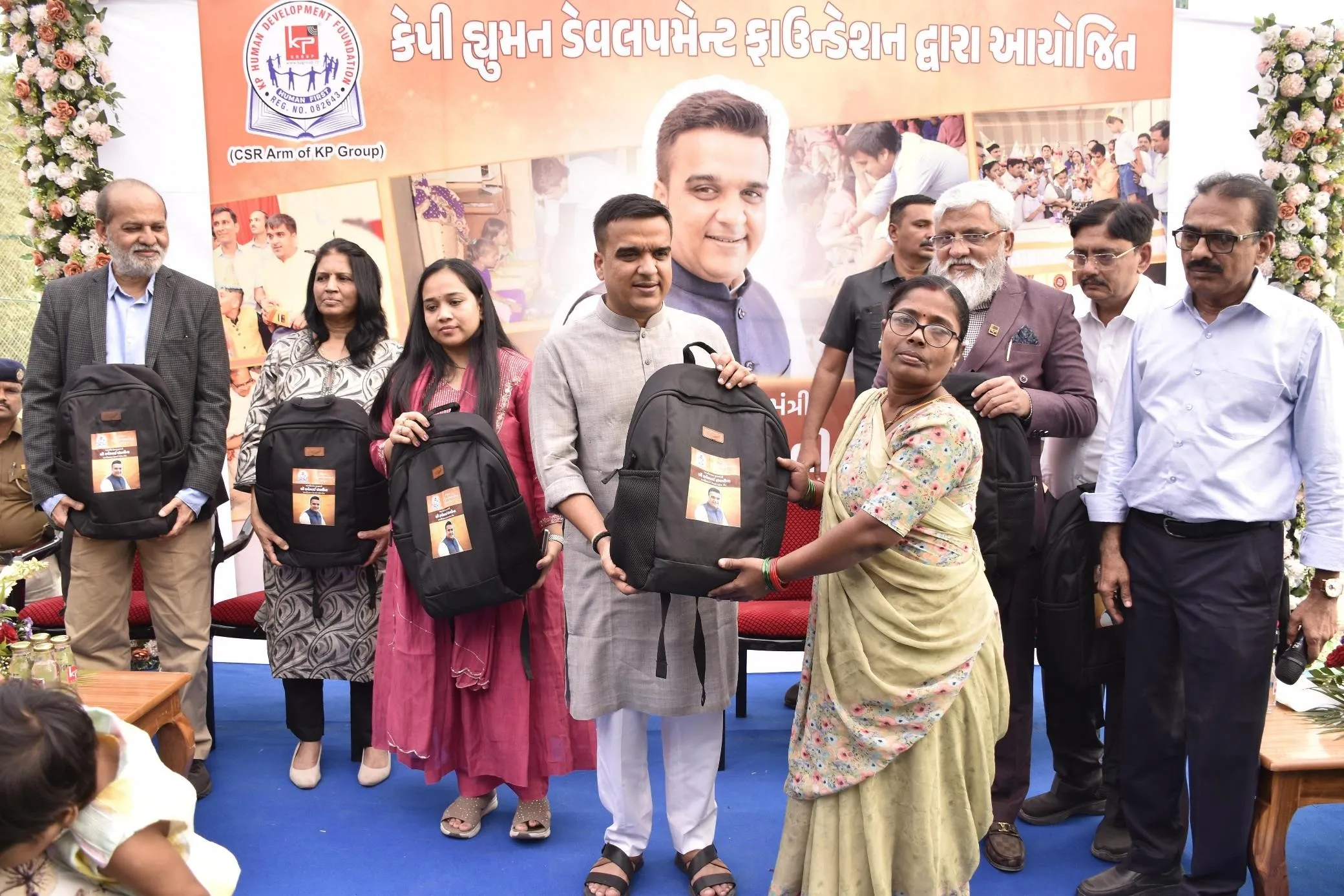 જન્મદિવસ બન્યો સેવાનું પર્વ: નાયબ મુખ્યમંત્રી હર્ષ સંઘવીએ સુરતના જરૂરિયાતમંદો વચ્ચે જઈને ઉજવ્યો ૪૧મો જન્મદિન 4 Harsh Sanghavi Birthday Social Service 3.png