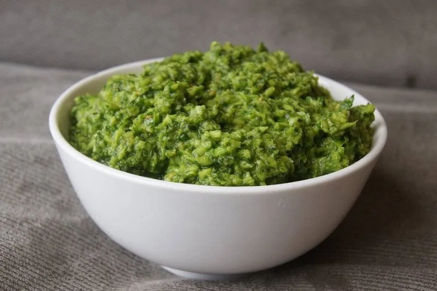 garlic-green chili chutney