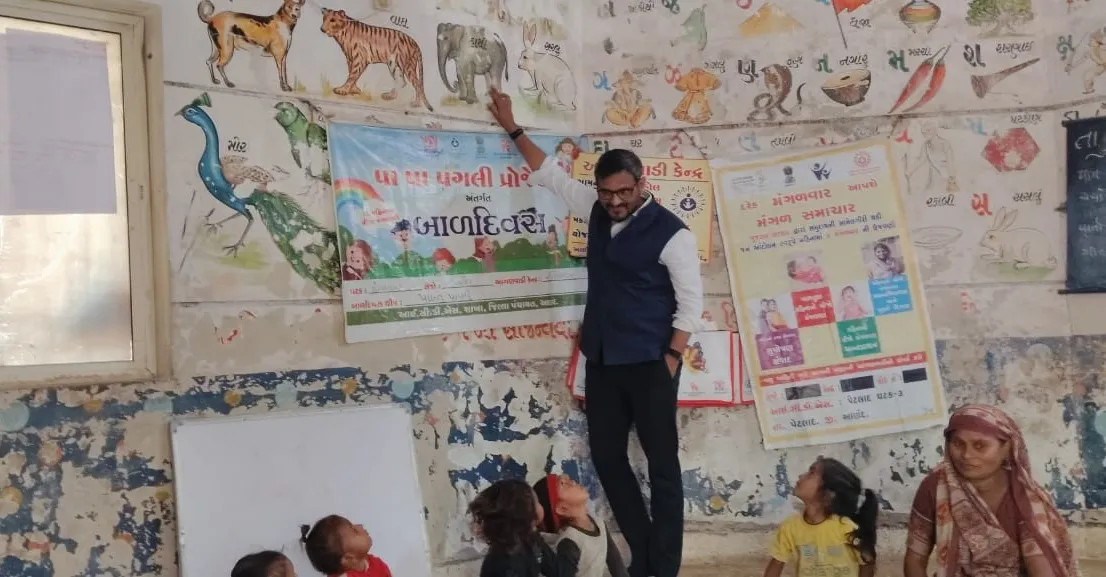 પોષણ અને પ્રારંભિક બાળ શિક્ષણ મજબૂત બનાવવા આણંદ કલેક્ટર પ્રવીણ ચૌધરીની આંગણવાડી કેન્દ્રોમાં આકસ્મિક મુલાકાત 2 Anand Anganwadi Inspection 2.png