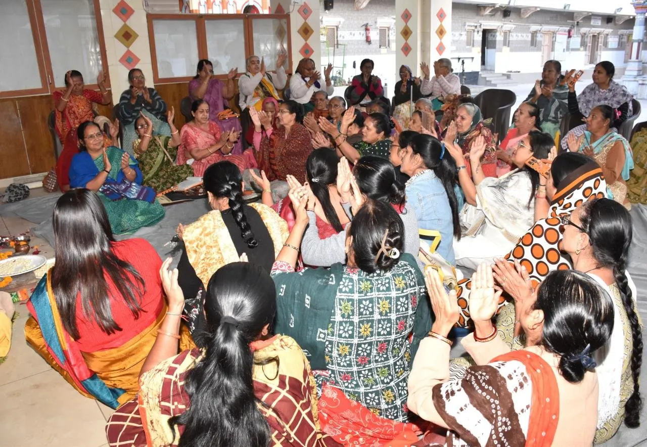 સોમનાથ સ્વાભિમાન પર્વ નિમિત્તે જામનગરના કાશી વિશ્વનાથ મંદિરમાં ૭૨ કલાકનો અખંડ મંત્રોચ્ચાર, ભક્તિમય માહોલ સર્જાયો 2 Jamnagar Somnath Swabhiman Parv Mantra Utsav 1.jpeg