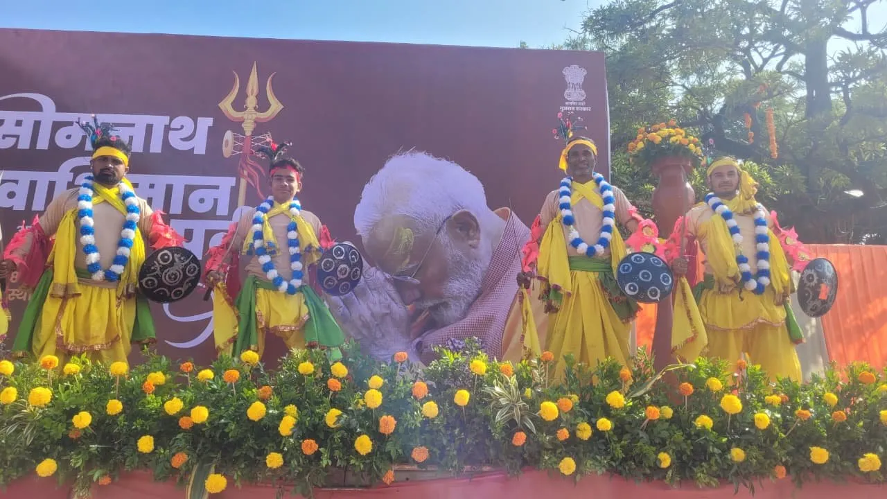 સોમનાથ સ્વાભિમાન પર્વમાં ‘મિની ભારત’નો અદભૂત નજારો: શૌર્ય યાત્રા માર્ગ પર દેશભરના કલારૂપોની ઝલક 3 Somnath Swabhiman Parv Shaurya Yatra 1.jpeg