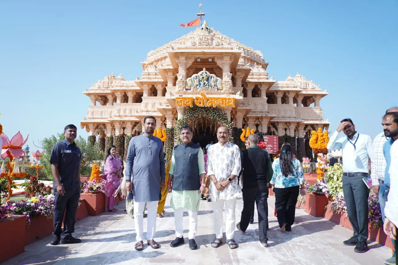 સોમનાથ સ્વાભિમાન પર્વમાં ૭૨ કલાકના અખંડ ઓમકાર મંત્ર જાપમાં મંત્રીઓની ભાવસભર ઉપસ્થિતિ 2 Somnath Swabhiman Parv Omkar Mantra Jap 1.jpeg