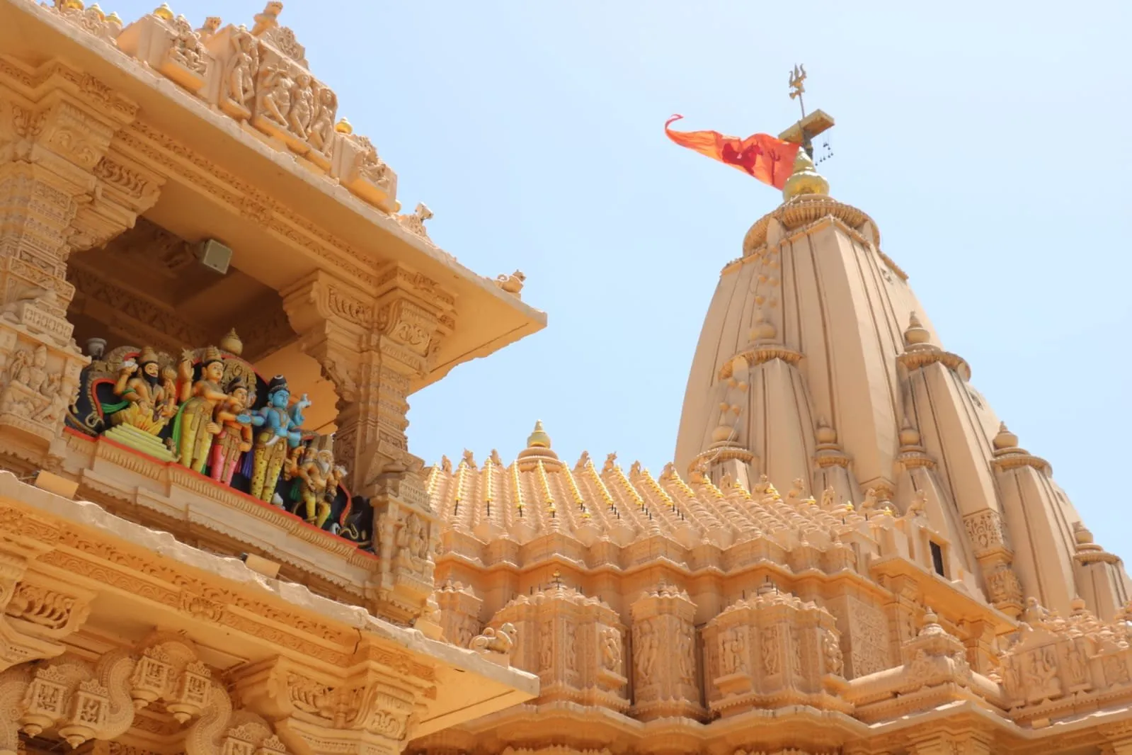 દાતાઓના સહયોગ અને આધુનિક સુવિધાઓ સાથે સોમનાથ તીર્થક્ષેત્ર બન્યું વિશ્વકક્ષાનું આધ્યાત્મિક કેન્દ્ર 2 somnath temple golden kalash development 1.jpeg
