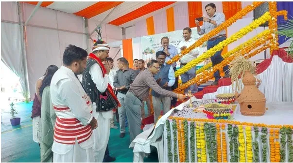 અંબિકા તાલુકામાં પ્રાકૃતિક કૃષિને મળ્યો વેગ, પાક પરિસંવાદ અને પેદાશ પ્રદર્શનથી ખેડૂતોને નવી દિશા 3 Ambika Taluka Natural Farming Conference Surat 2.png