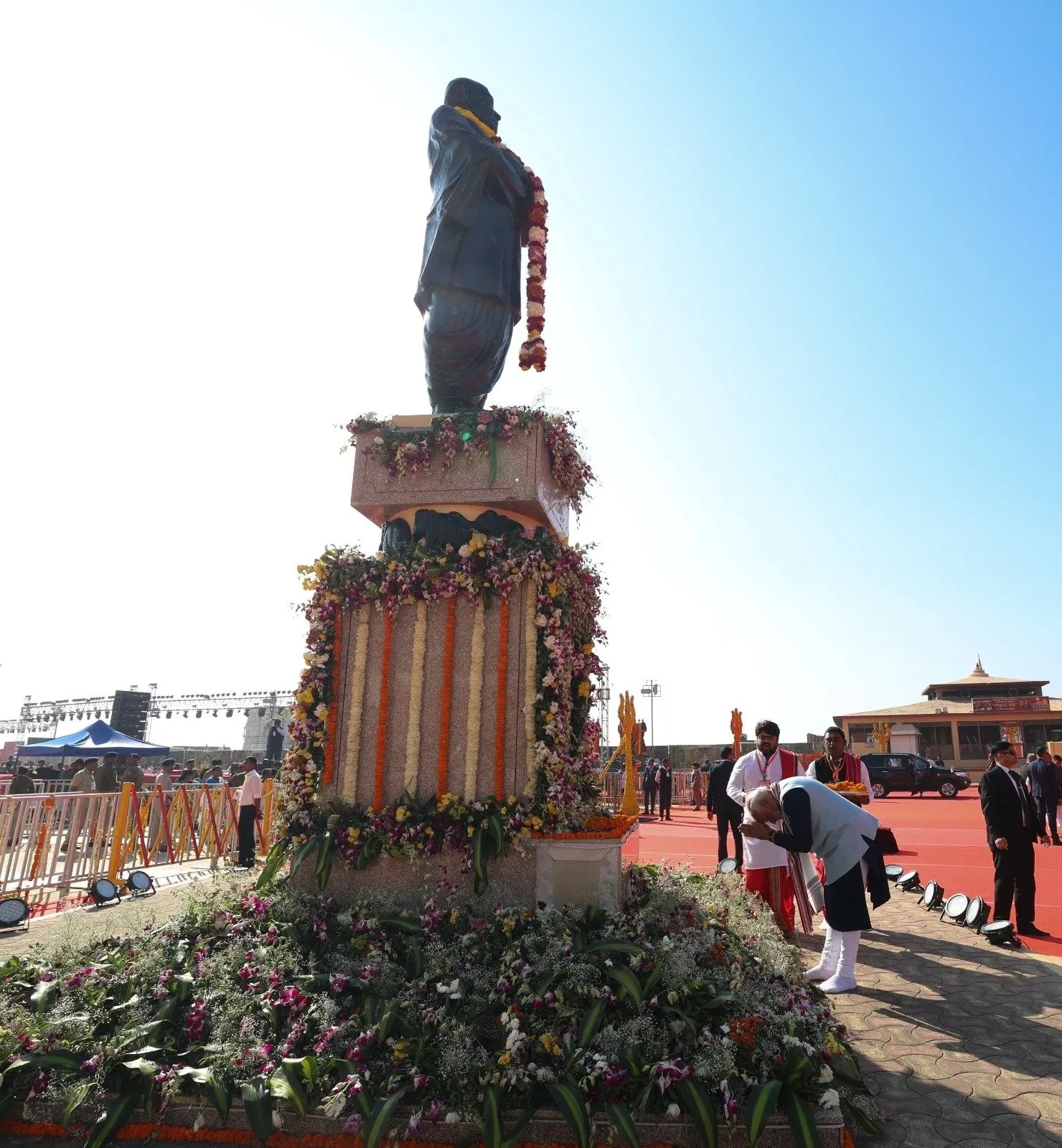 સોમનાથ સ્વાભિમાન પર્વમાં વડાપ્રધાન નરેન્દ્ર મોદીનું પ્રેરક સંબોધન, પુનઃનિર્માણ અને વિજયની ગાથાનો જયઘોષ 4 Somnath Swabhiman Parv PM Modi Speech 1.png