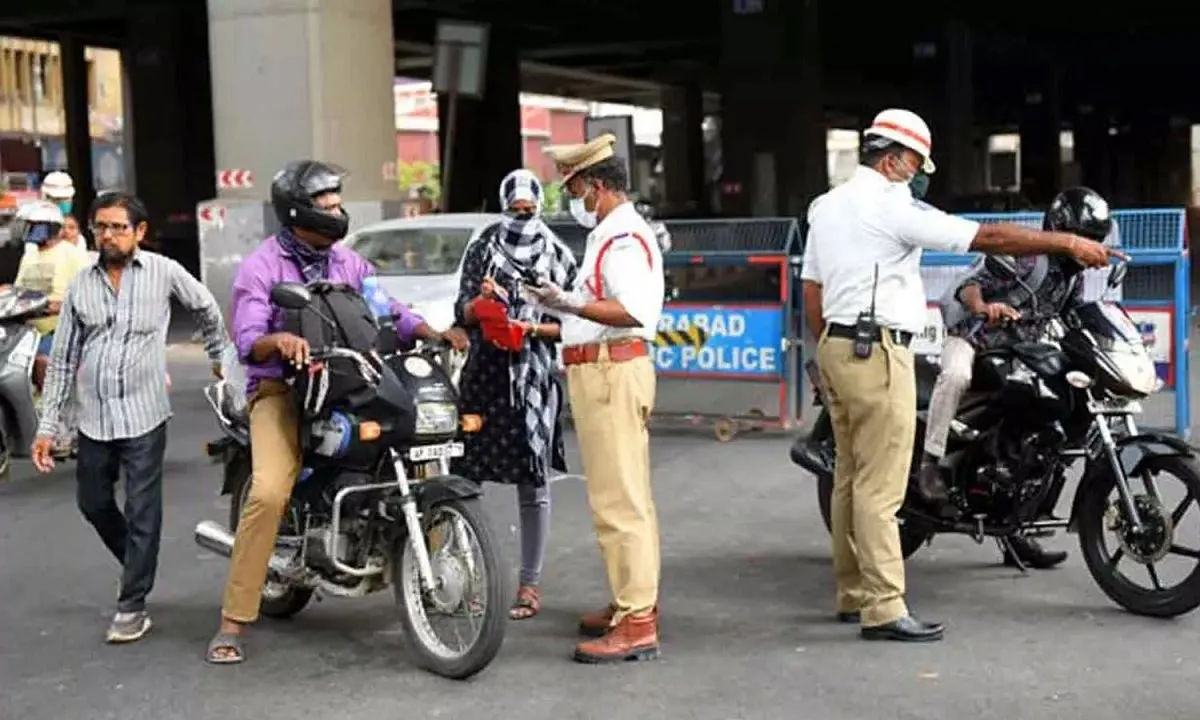 ટ્રાફિક નિયમો તોડનારાઓ સાવધાન: વધુ ચલાણ હશે તો લાયસન્સ રિન્યુ નહીં થાય અને વીમા પ્રીમિયમ પણ વધશે! 3 CHALLAN .jpg