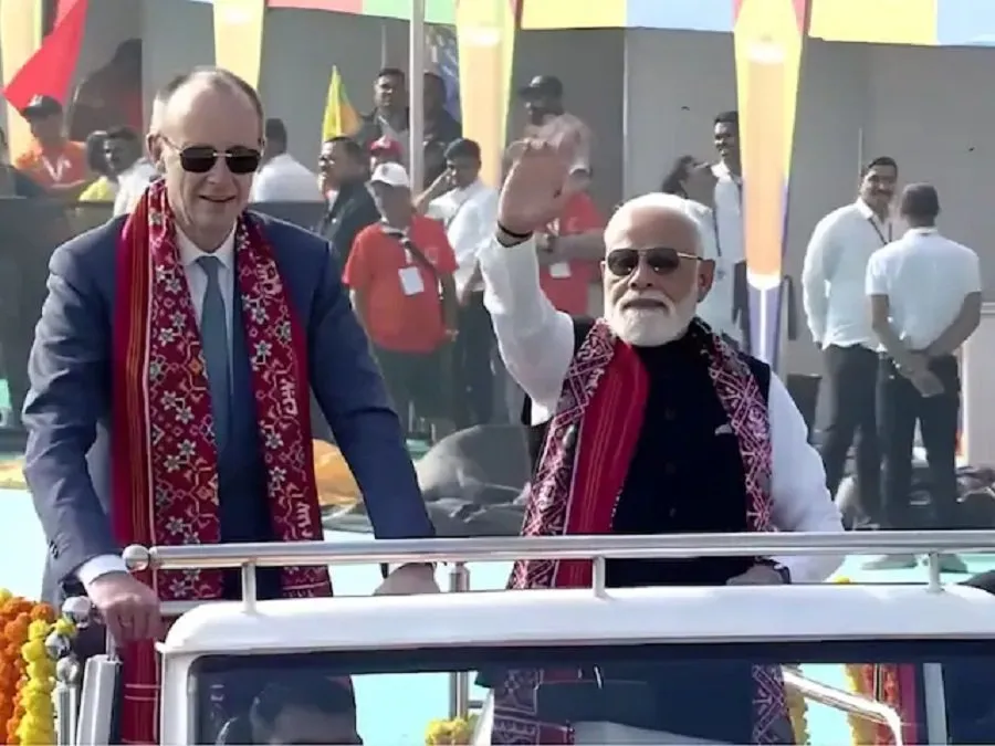 સાબરમી રિવરફ્રન્ટ પર જામ્યો ઉત્તરાયણનો માહોલ: પીએમ મોદી અને જર્મન ચાન્સેલરે પતંગબાજીમાં અજમાવ્યો હાથ 2 pm modi8.jpg