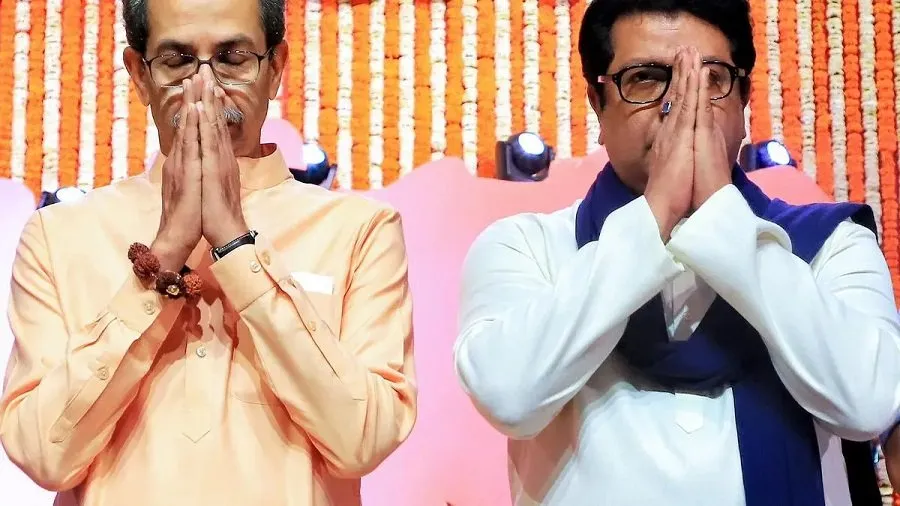 20 વર્ષ પછી 'થાકરે ભાઈઓ' એક મંચ પર: મુંબઈમાં ગુંજ્યો મરાઠી અસ્મિતાનો નાદ, હિન્દી થોપવા સામે વિરોધ 2 thackeray.jpg