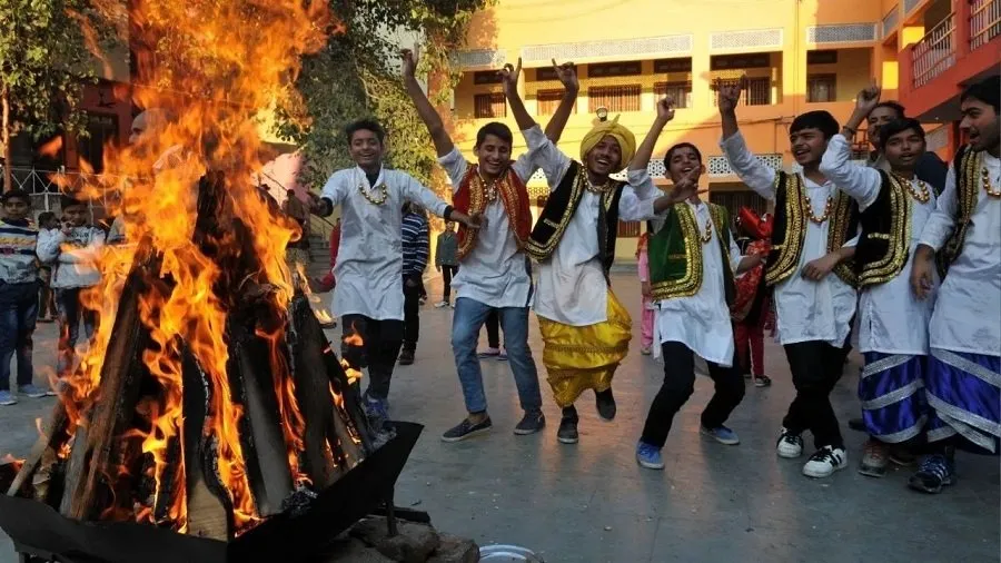 આજે કયા સમયે પ્રગટાવવી લોહરીની અગ્નિ? જાણી લો સચોટ શુભ મુહૂર્ત અને પૂજા વિધિ 2 Lohri 2026