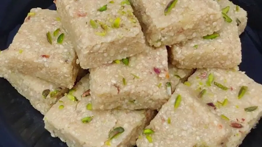 ઉત્તરાયણ પર બનાવો હેલ્ધી અને ટેસ્ટી તલ-સીંગની બરફી; મિનિટોમાં તૈયાર થશે આ સ્વીટ ડિશ 2 tel barfi.jpg