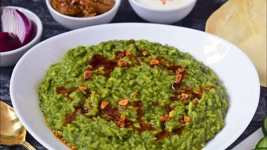 શિયાળામાં લંચ માટે તૈયાર કરો ગરમા-ગરમ પાલક ખીચડી, સ્વાદ અને સ્વાસ્થ્યનો અનોખો સંગમ 2 Spinach khichdi