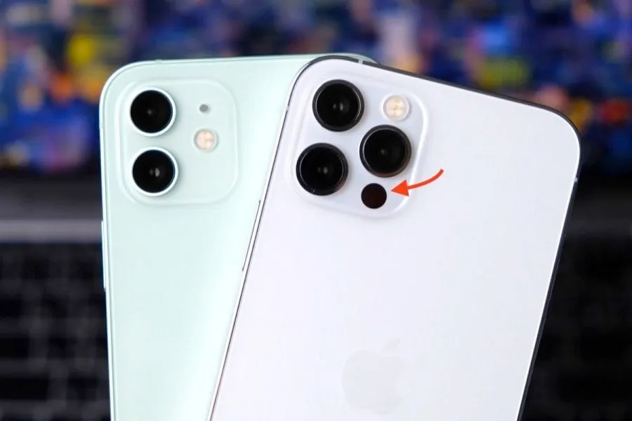 iPhoneના કેમેરા મોડ્યુલમાં કેમ હોય છે આ રહસ્યમય 'કાળું ટપકું'? 90% યુઝર્સ નથી જાણતા આનું અસલી કામ! 2 iPhone LiDAR Sensor