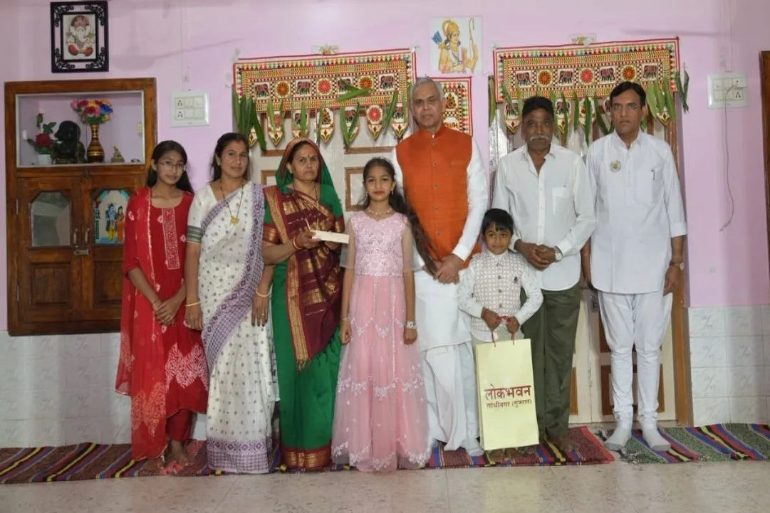 આત્મનિર્ભર હણોલ મહોત્સવ અંતર્ગત રાજ્યપાલશ્રી આચાર્ય દેવવ્રતજીની ઉપસ્થિતિમાં યોજાયેલી રાત્રી સભામાં સ્વચ્છતા, નશામુક્તિ અને સામાજિક સમરસતાનો સંકલ્પ 3 Hanol Aatmanirbhar Night Sabha 2026 3.jpeg