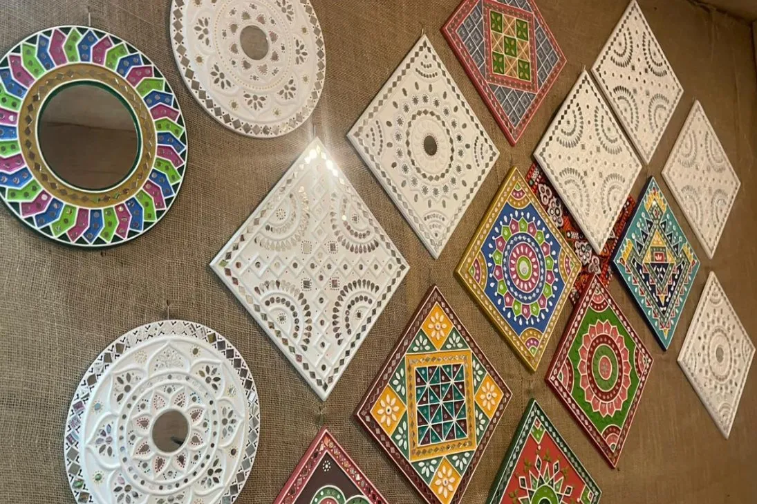 વાઇબ્રન્ટ ગુજરાત રિજનલ કોન્ફરન્સ-૨૦૨૬માં ભારતીય પરંપરા અને હસ્તકલાનું વૈશ્વિક પ્રદર્શન 2 Vibrant Gujarat Regional Conference 2026 Art Culture 2.jpeg