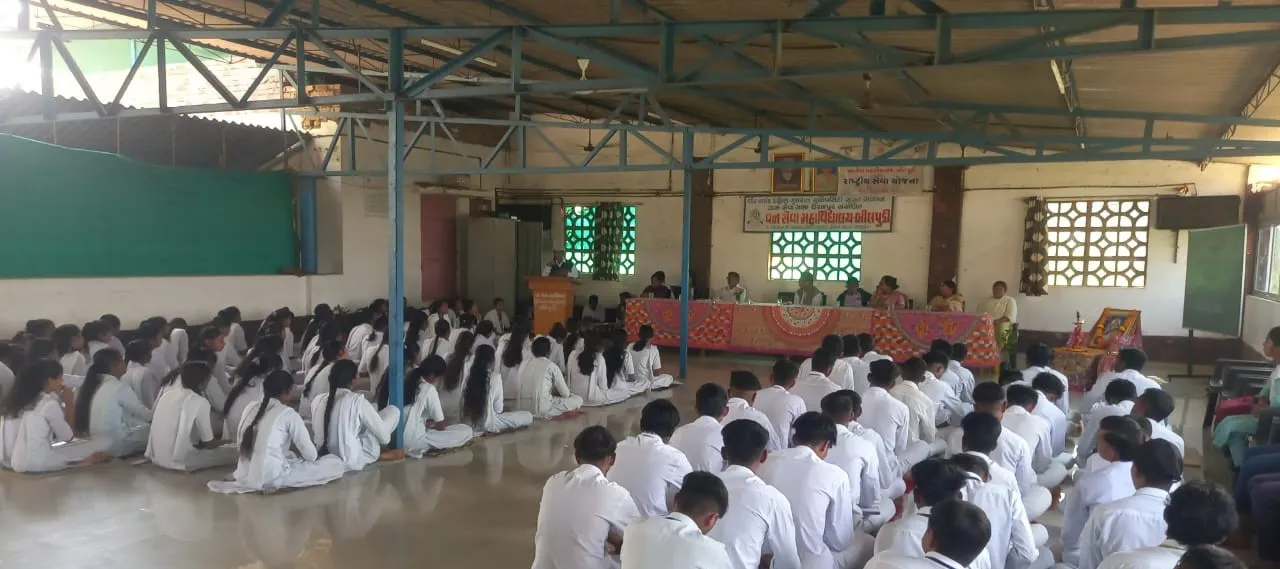 ધરમપુરના બિલપુડી ગામે બીઆરએસ કોલેજમાં પ્રાકૃતિક કૃષિની વ્યવહારુ તાલીમ યોજાઈ 2 Valsad Natural Farming Training Program.png