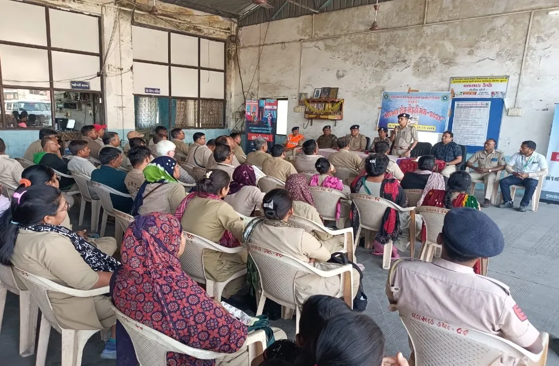 રોડ સેફ્ટી મંથ અંતર્ગત વલસાડ એસટી ડેપો ખાતે કર્મચારીઓને માર્ગદર્શન કાર્યક્રમ 2 Valsad Road Safety Month Awareness Program.jpeg