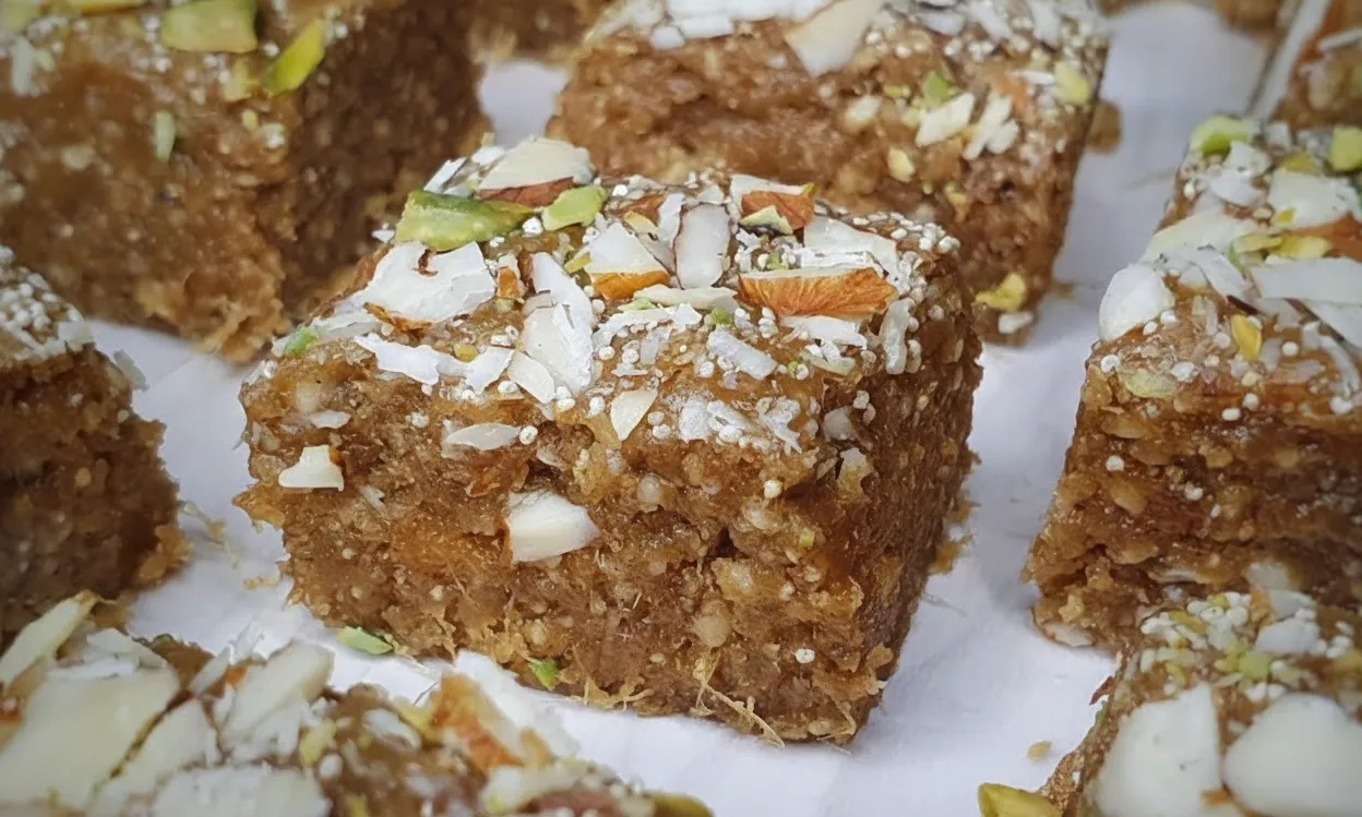 શિયાળાની ઠંડીમાં શરદી-ઉધરસથી બચવા માટે ઘરગથ્થુ ઔષધિ જેવો પૌષ્ટિક આદુ પાક 2 IMG 20260117 221549.png