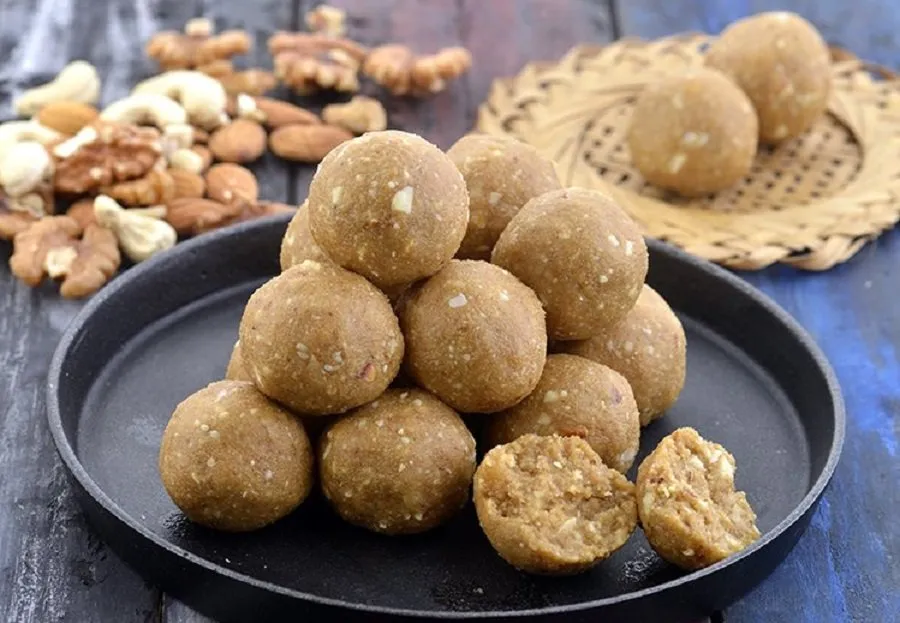 શિયાળામાં સાંધાના દુખાવા અને શરદીથી બચાવશે આ ગોળના શાહી લાડુ 3 Jaggery Shahi Ladoo