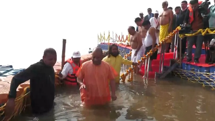 સ્નાન પર પ્રતિબંધથી નારાજ શંકરાચાર્યના પ્રશાસન પર ગંભીર આરોપો 2 yogi2.jpg