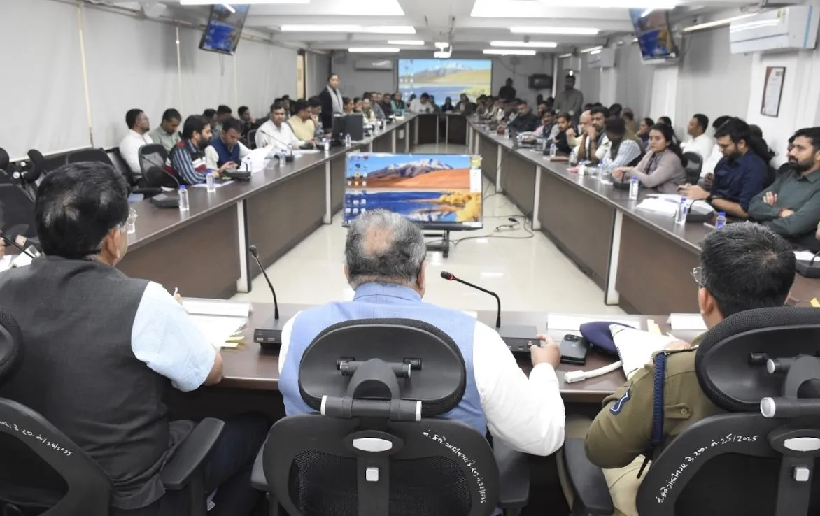 ગાંધીનગરમાં જિલ્લા સંકલન અને ફરિયાદ નિવારણ સમિતિની બેઠક યોજાઈ, નાગરિક પ્રશ્નોના ઝડપી ઉકેલ પર કલેક્ટરનો ભાર 2 gandhinagar district coordination grievance meeting 2026 1.jpeg
