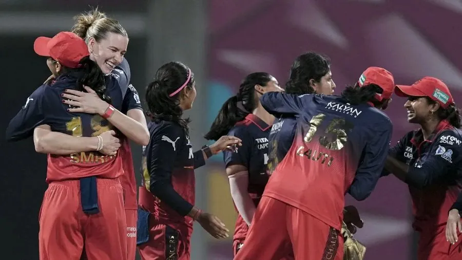WPL 2026: RCB ની 'પંચ' જીત! પ્લેઓફમાં પહોંચનારી પ્રથમ ટીમ બની, દિલ્હીનો રસ્તો બન્યો મુશ્કેલ 2 rcb.jpg