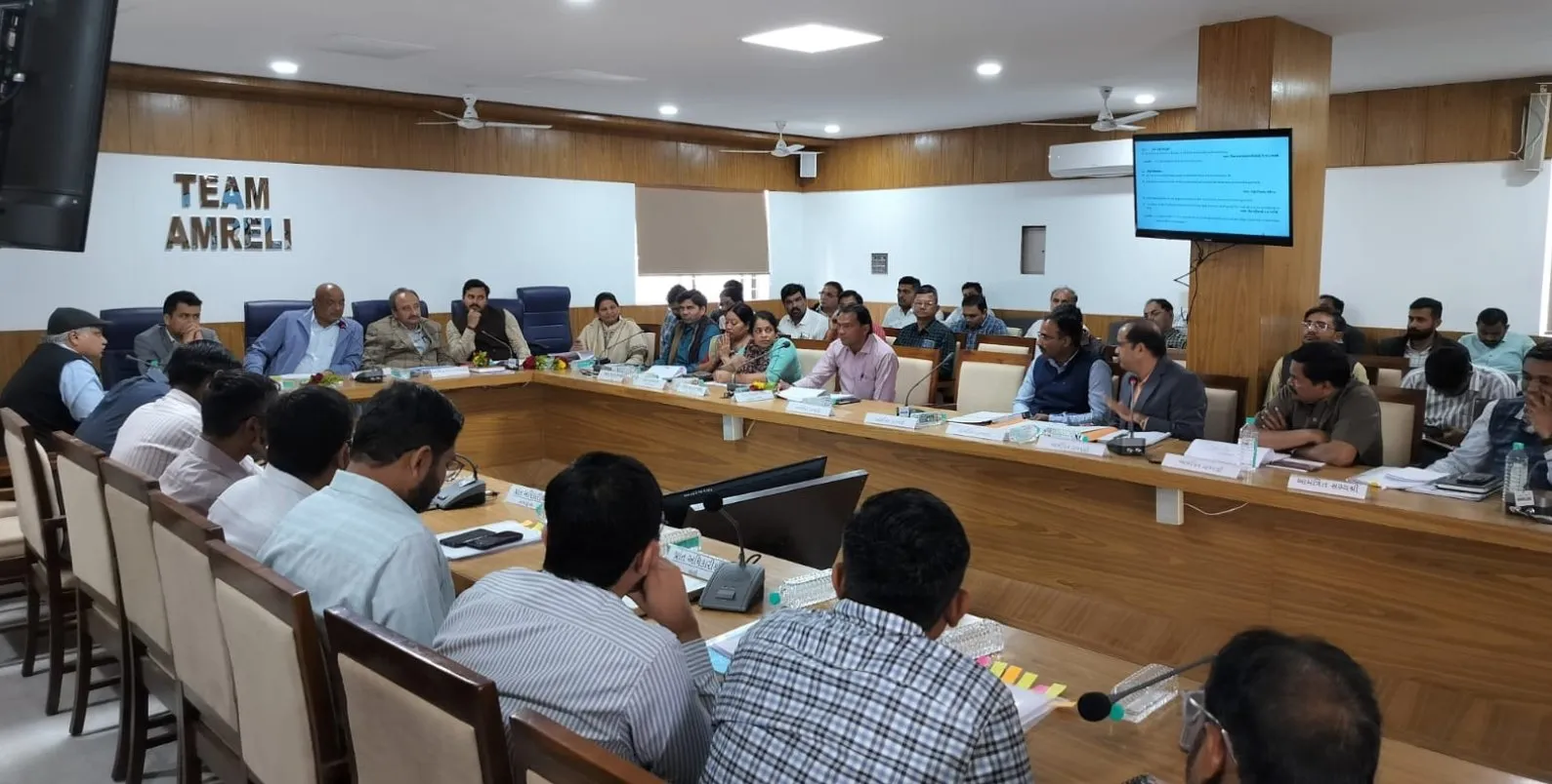 અમરેલીમાં સાંસદ શ્રી ભરતભાઈ સુતરિયાના અધ્યક્ષસ્થાને DISHA સમિતિની મહત્વપૂર્ણ બેઠક 2 Amreli DISHA Committee Meeting.jpeg