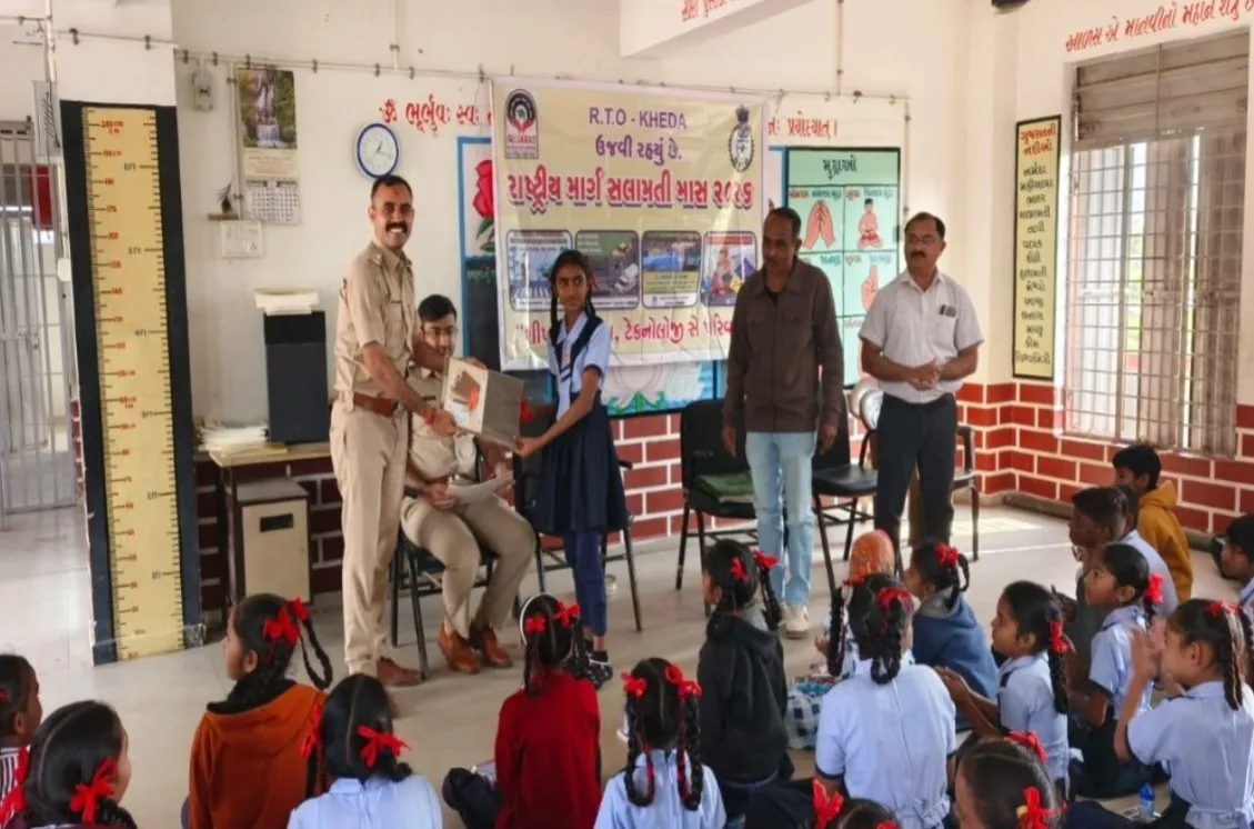 રાષ્ટ્રીય માર્ગ સલામતી માસ ૨૦૨૬ અંતર્ગત વણસર પ્રાથમિક શાળામાં આરટીઓ નડિયાદ દ્વારા ચિત્રસ્પર્ધાનું આયોજન 2 Nadiad RTO Road Safety Month 2026 1.jpeg