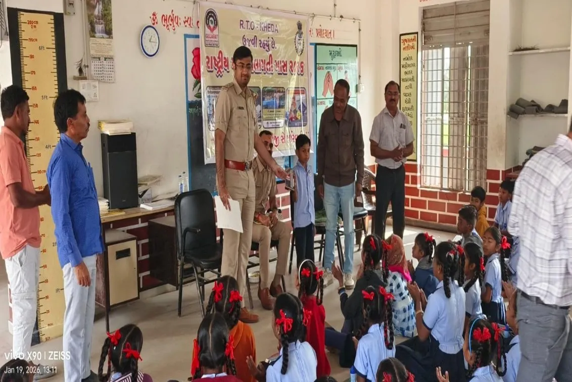 રાષ્ટ્રીય માર્ગ સલામતી માસ ૨૦૨૬ અંતર્ગત વણસર પ્રાથમિક શાળામાં આરટીઓ નડિયાદ દ્વારા ચિત્રસ્પર્ધાનું આયોજન 3 Nadiad RTO Road Safety Month 2026 2.jpeg