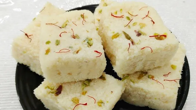સ્વાદનો અદભૂત સંગમ: પ્રોટીનથી ભરપૂર કોકોનટ મખાણા પાક બનાવવાની સંપૂર્ણ રીત 2 hq720.jpg